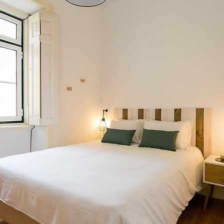 Lovelystay - Cozy 3Bdr Apartment In Estrela Lisboa Exterior foto