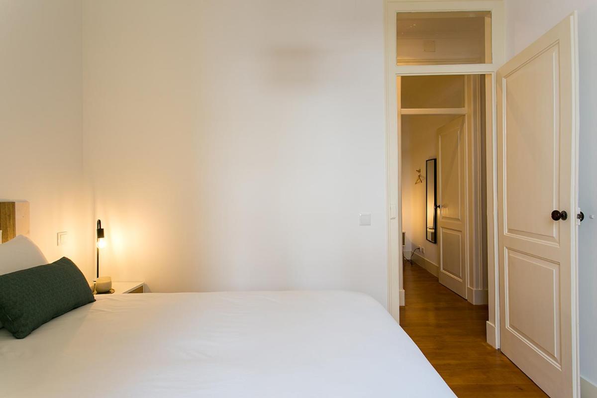 Lovelystay - Cozy 3Bdr Apartment In Estrela Lisboa Exterior foto