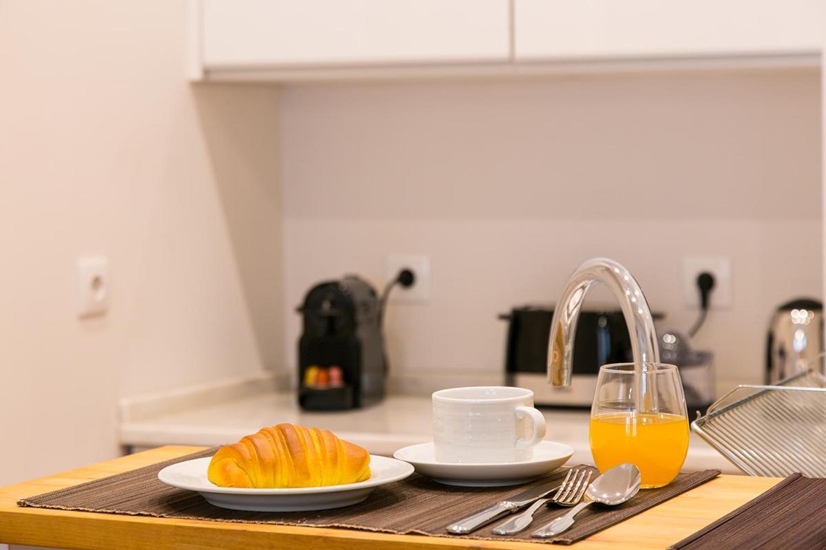 Lovelystay - Cozy 3Bdr Apartment In Estrela Lisboa Exterior foto