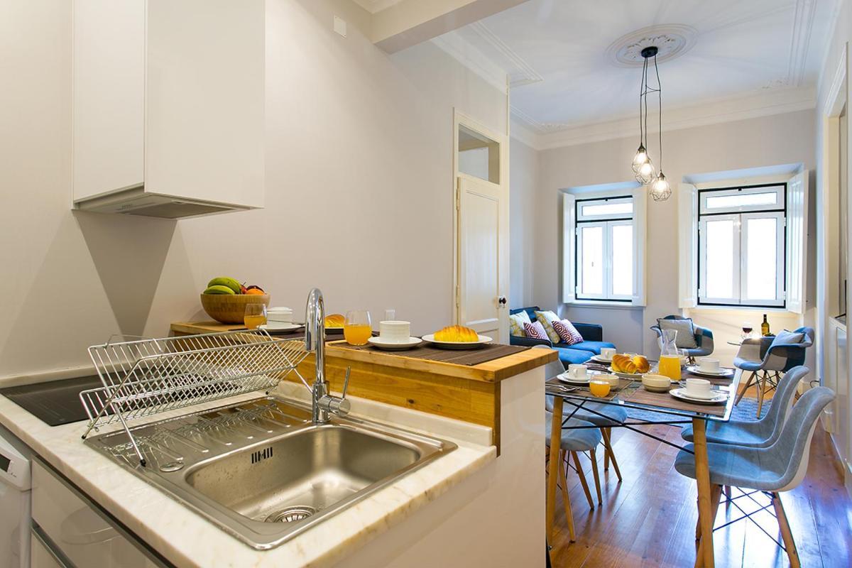 Lovelystay - Cozy 3Bdr Apartment In Estrela Lisboa Exterior foto