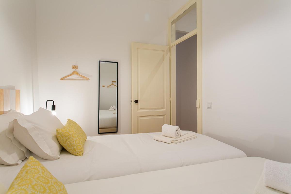 Lovelystay - Cozy 3Bdr Apartment In Estrela Lisboa Exterior foto