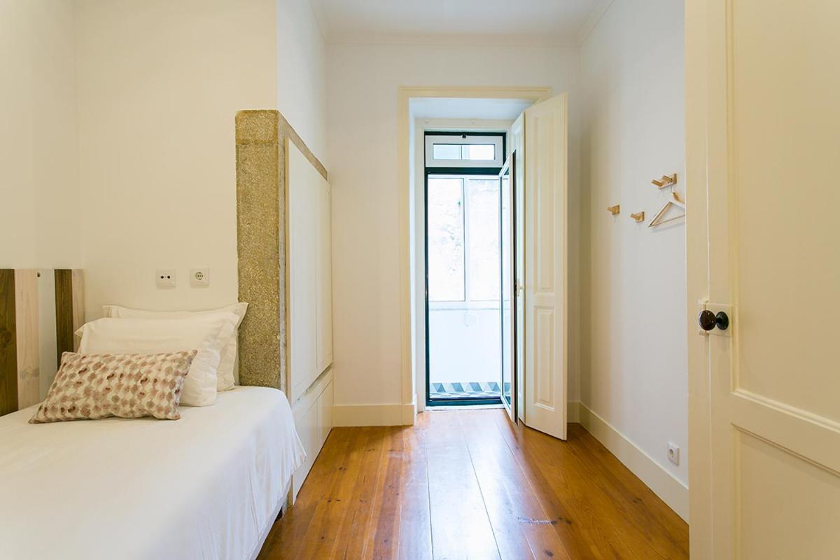 Lovelystay - Cozy 3Bdr Apartment In Estrela Lisboa Exterior foto