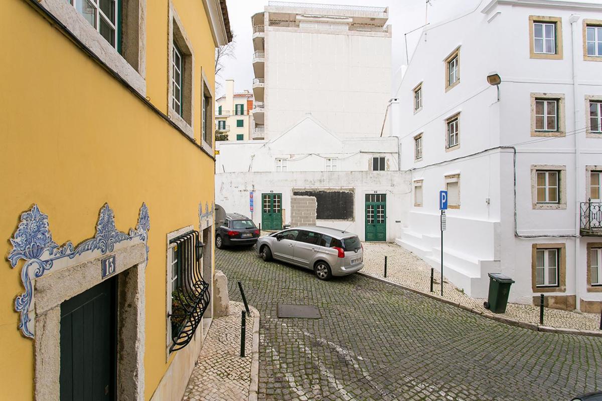 Lovelystay - Cozy 3Bdr Apartment In Estrela Lisboa Exterior foto