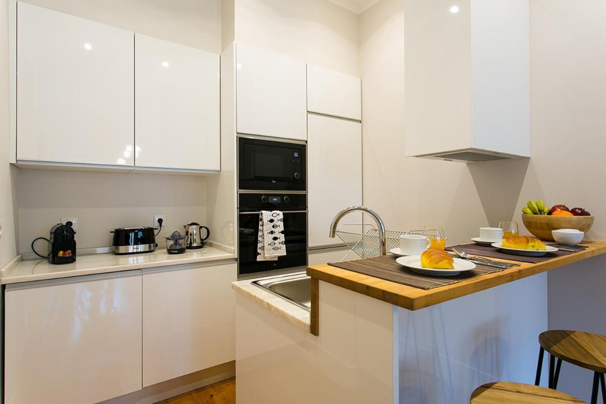 Lovelystay - Cozy 3Bdr Apartment In Estrela Lisboa Exterior foto